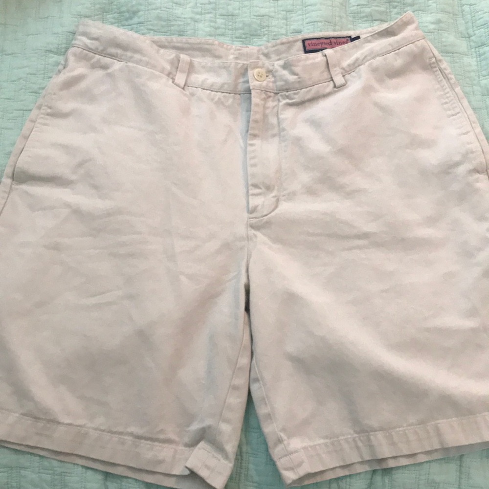 Men’s vineyard vines khaki shorts